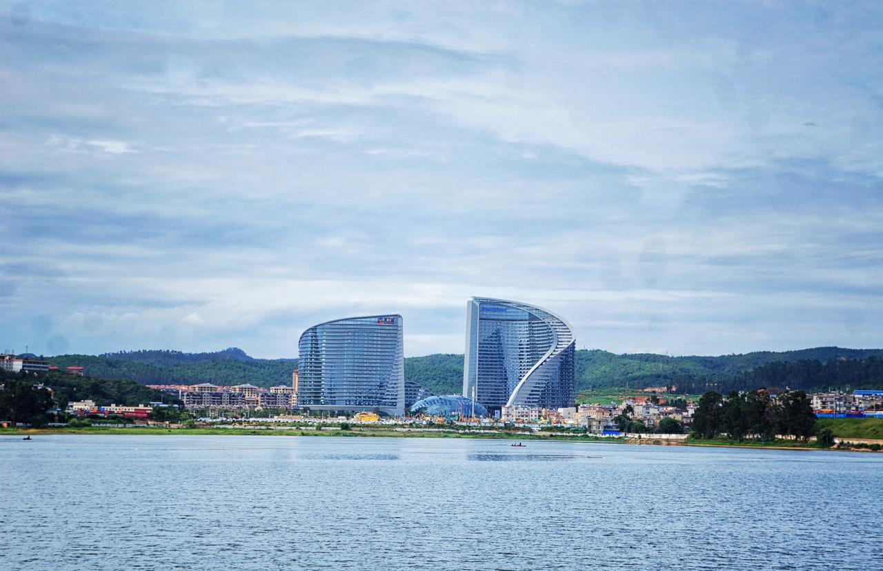 Howard Johnson Flower City Hotel Kunming Exterior photo