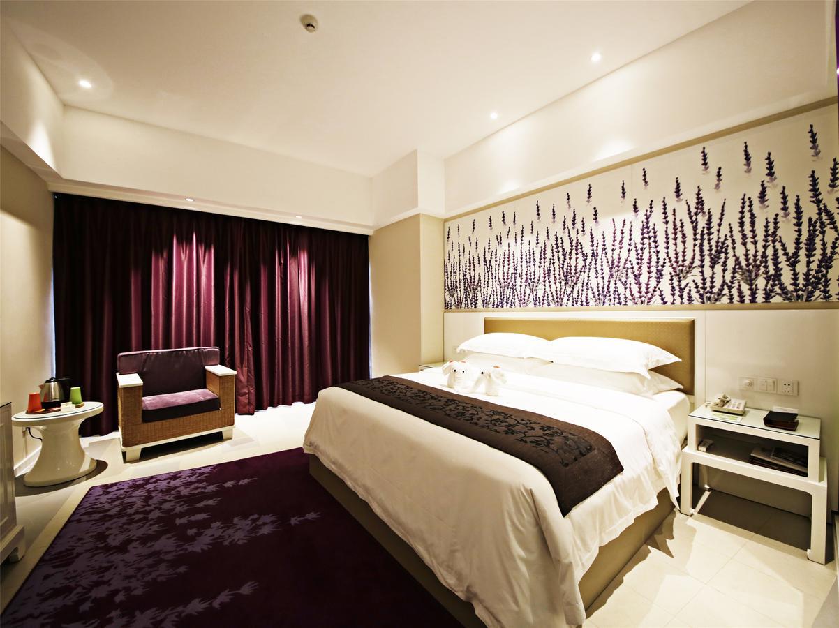 Howard Johnson Flower City Hotel Kunming Exterior photo